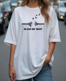 تیشرت با نوشته IN GOD WE TRUST مناسب استایل خیابانی
